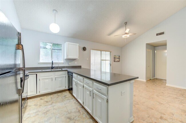 Building Photo - 2818 Crest Park Dr