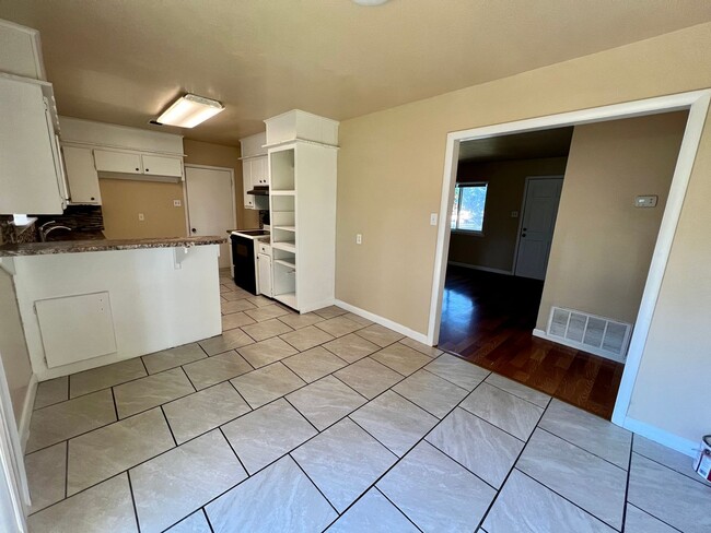 Building Photo - Spacious 4 Bedroom Home Available Now!