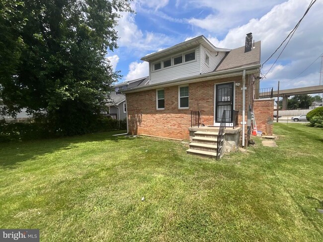 Building Photo - 4009 Elderon Ave