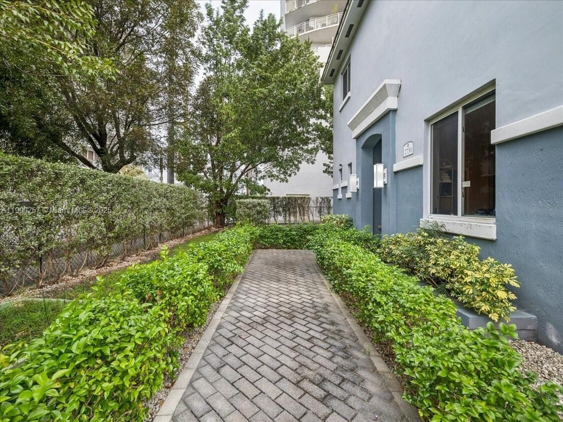 Primary Photo - 2730 SW 26th St