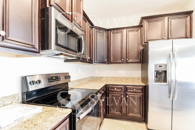 Foto del edificio - Prepare to fall in love with this 4 bedroom, 2.5 bathroom home