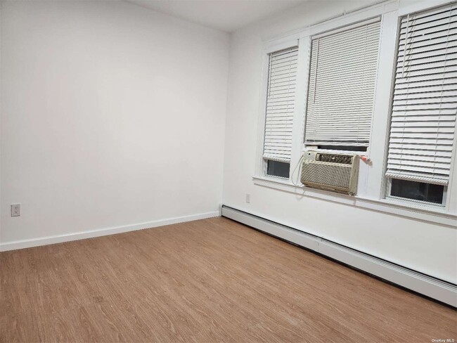 Foto del edificio - 124-13-124-22 22nd Ave