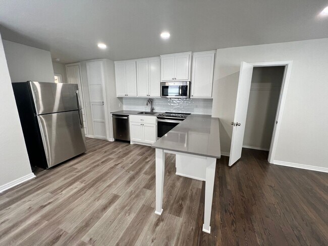 Foto del edificio - 1 BED NEAR THE CAPITOL!