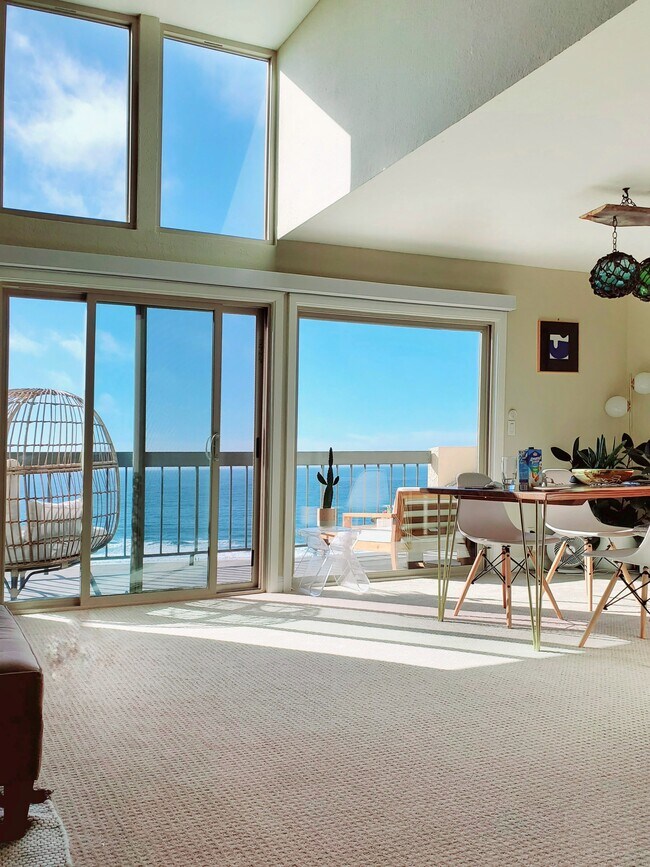 Living/Dining Room overlooking the ocean - 433 Roberts Rd