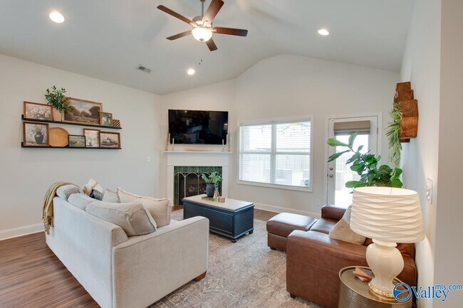 Building Photo - 12900 Tallulah Dr