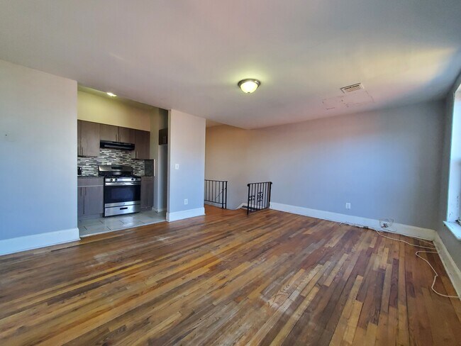 Building Photo - 560 Bramhall Ave