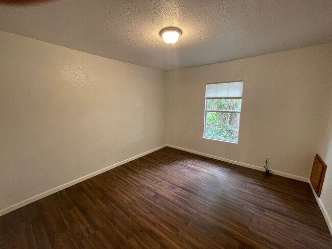 Foto del edificio - 1231 N Boston Pl