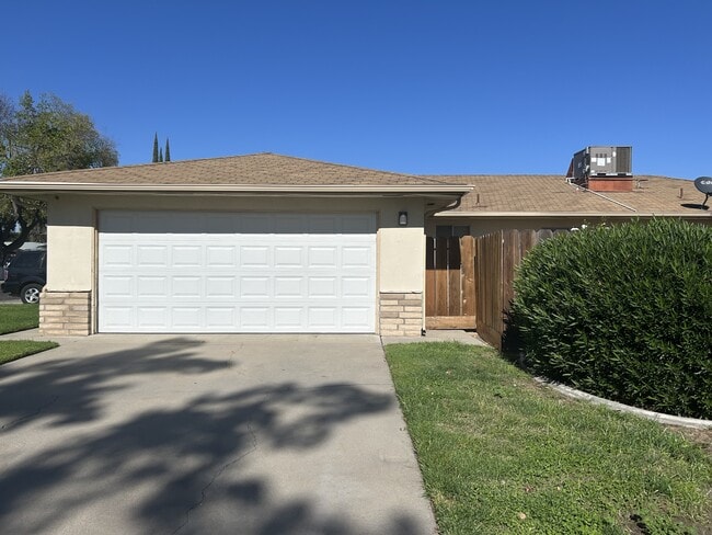 Foto del edificio - 3000 Keller St