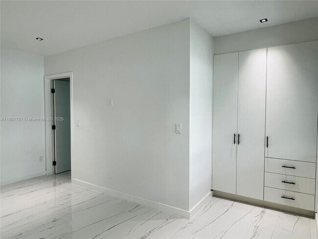 Foto del edificio - 1155 102nd St