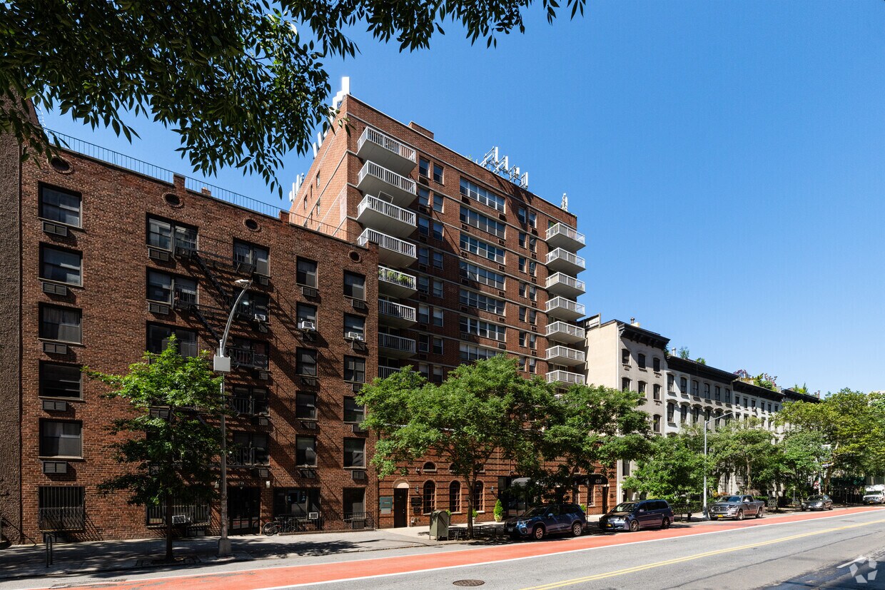 Primary Photo - 420 W 23rd St