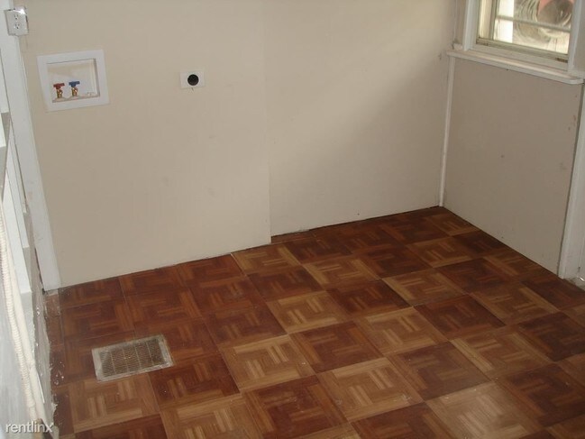 Building Photo - 436 N Rose St