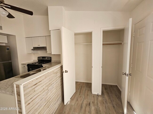 Foto del edificio - 302 S Westfall Ave