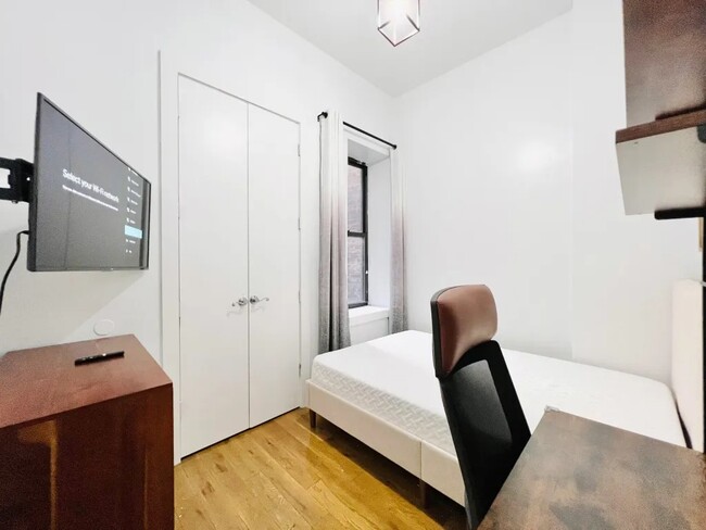 Foto del edificio - Furnished room/NOT APARTMENT