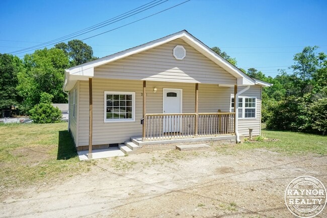 Building Photo - Practically New!