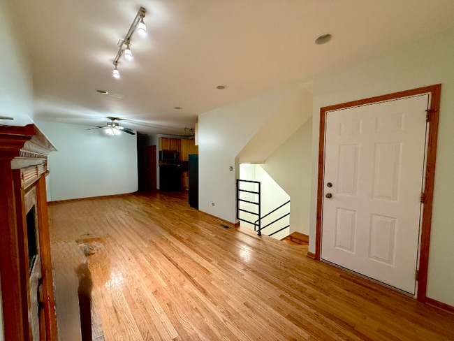 Building Photo - 2707 W Warren Blvd