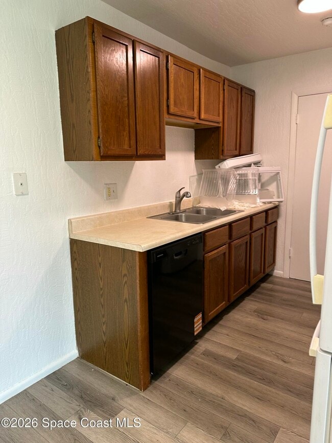 Building Photo - 2130 Forest Knoll Dr NE