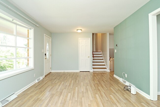 Building Photo - Convenient to Rt 29 & The Shops at Stonefield