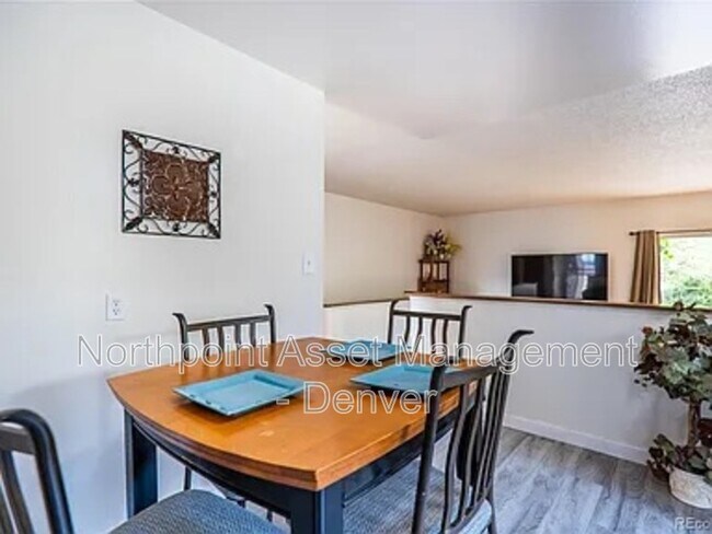 Building Photo - 428 S Wheeling Way