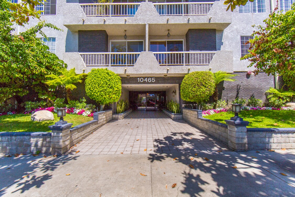 Primary Photo - 10465 Eastborne Ave