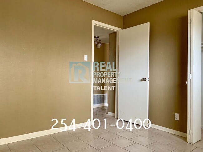 Foto del edificio - 2214 Saulsbury Dr