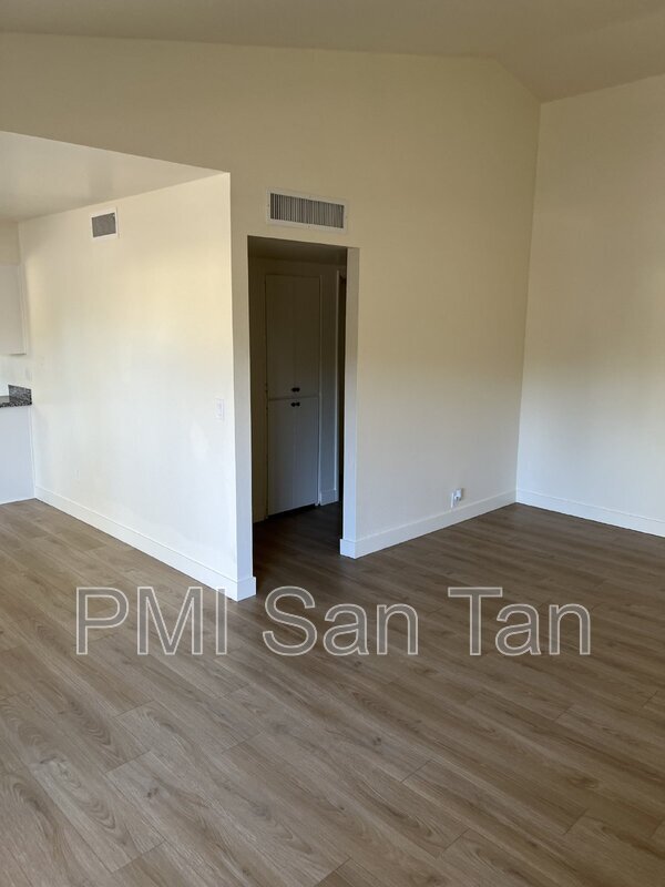 Building Photo - 10 W Concorda Dr