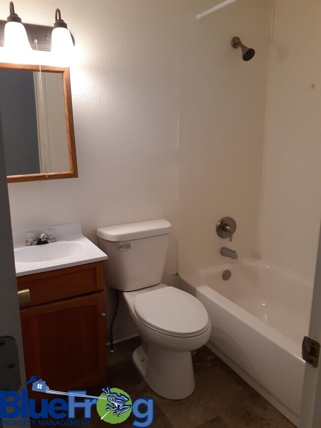 Foto del edificio - 2418-2424 S Madison St