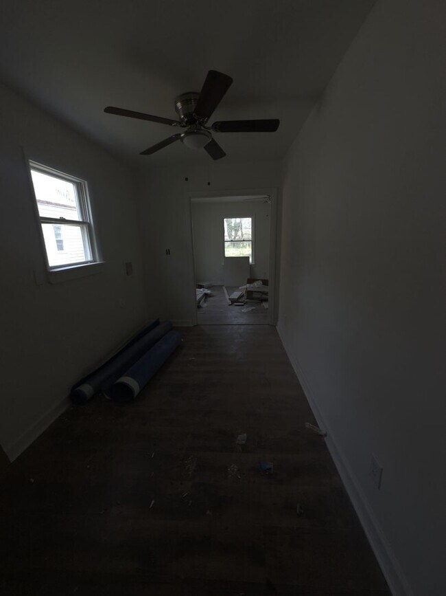 Building Photo - 3 Bedroom Fully Renovated Hampton Home!