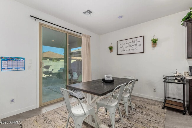 Foto del edificio - 16846 W Molly Ln
