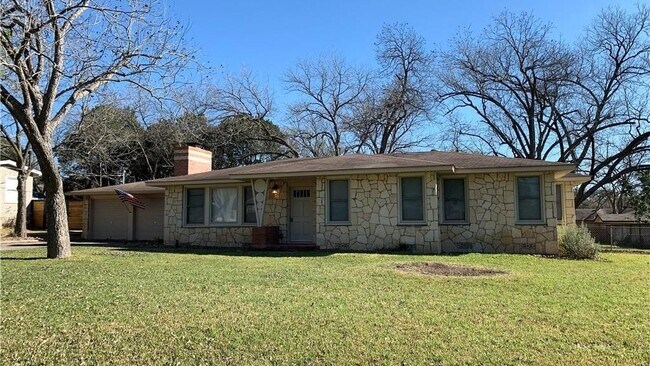 Foto del edificio - 564 Laurel Ln