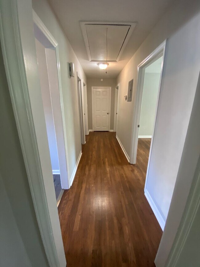Building Photo - Totally remodeled