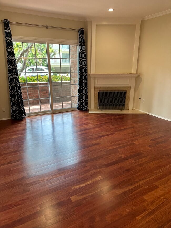 Building Photo - 10336 Almayo Ave