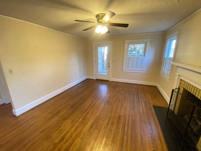 Foto del edificio - 2bed/1ba House off Union St S. of Downtown Concord close to McAllister Elementary