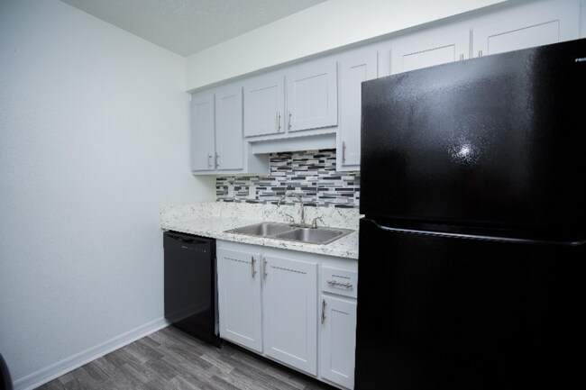 Foto del edificio - 7350 Blanding Blvd