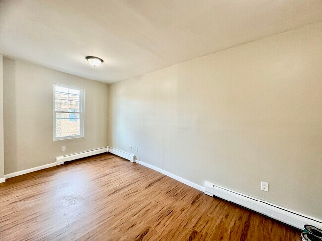 Building Photo - 56 Ravine Ave