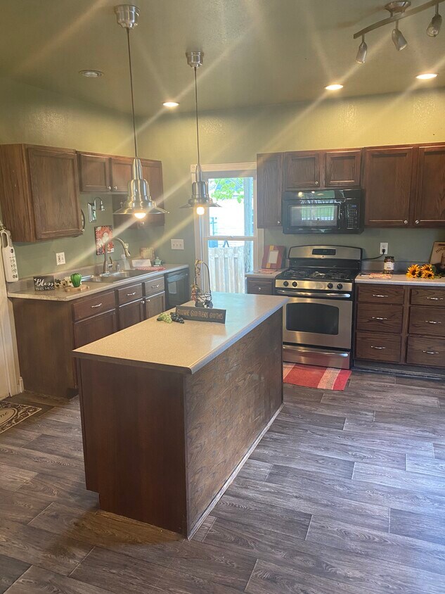 211 High St, Neenah, WI 54956 House Rental in Neenah, WI