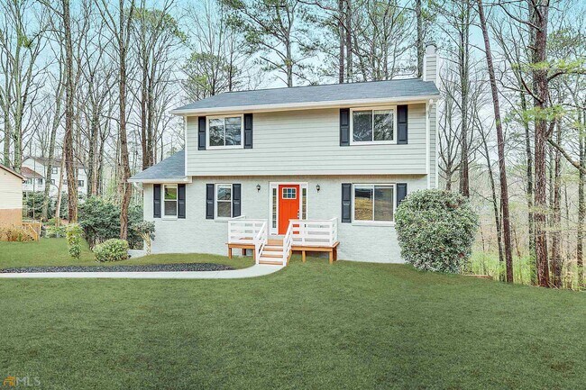 Building Photo - 1296 Larkview Dr SW