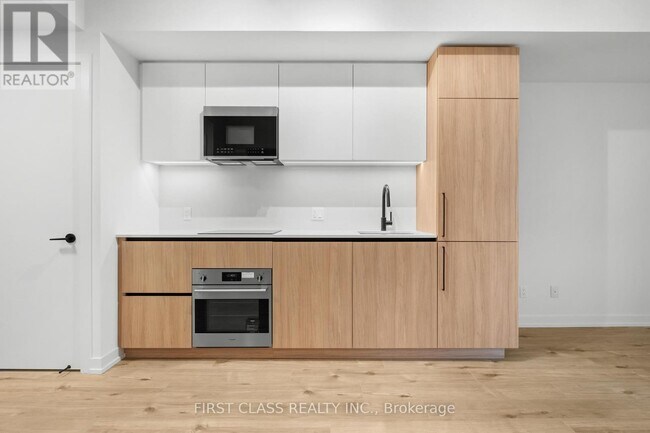 Building Photo - 35 Parliament St