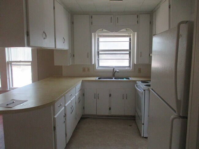 Building Photo - 708 TECH