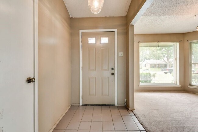 Building Photo - 3702 Lofland Ln