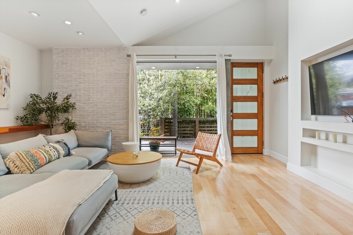 Foto principal - 678 Broadway St