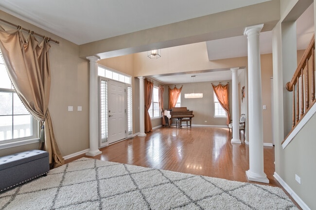 Building Photo - 1544 N Oakmont Dr