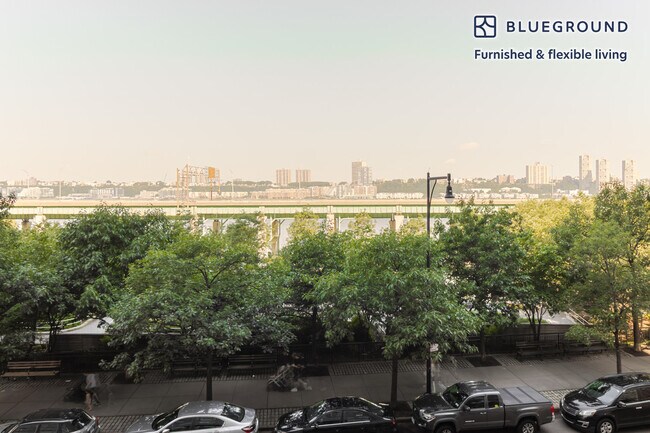 Foto del edificio - 140 Riverside Blvd