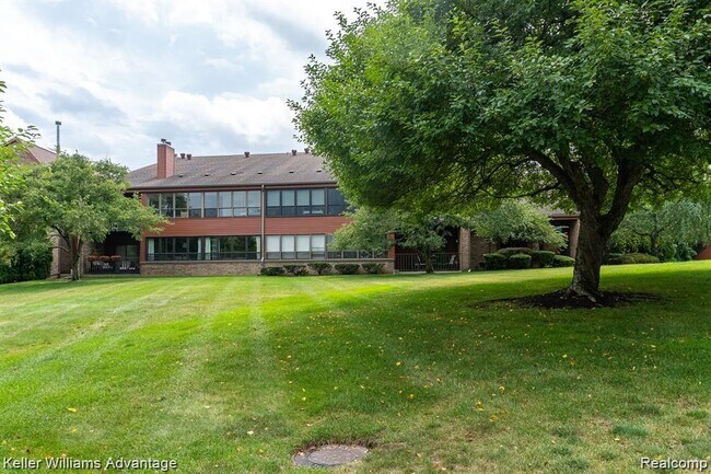 Foto del edificio - 875 Green View Ct