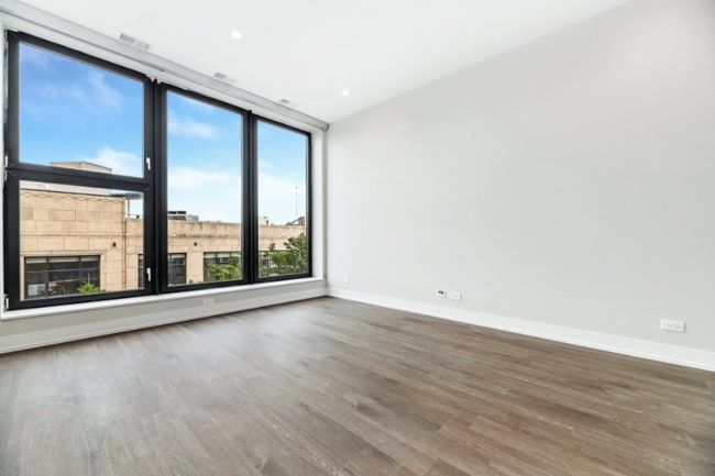 Building Photo - 1978 N Milwaukee Ave