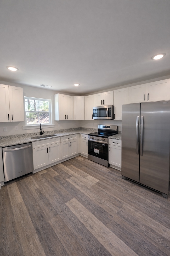 Kitchen - 885 W 25th St