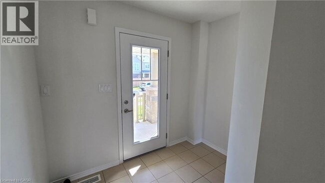 Building Photo - 11 Armes St