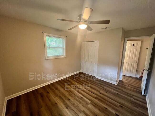 Building Photo - 926 Rosewood Dr