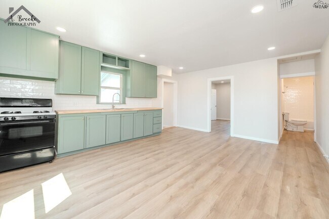 Foto del edificio - 415 N Oak St