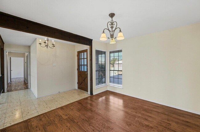 Building Photo - 8721 Hidden Hill Dr
