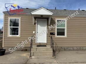 Building Photo - 619 W 1st St